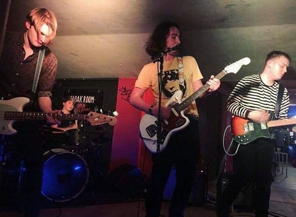 Benjamin Thomas using Squier Vintage Modified Jaguar