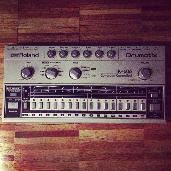 Boys Noize using Roland TR-606 Drumatix