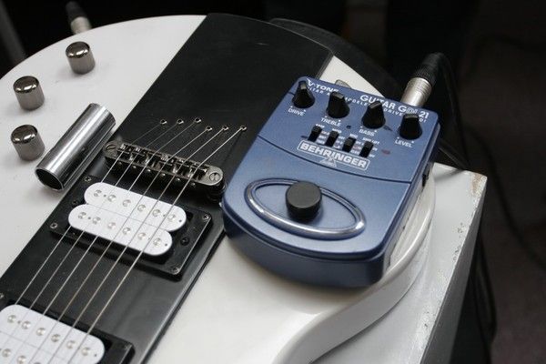 Brian Eno using Behringer V-Tone GDI 21 Guitar Amp Modeler