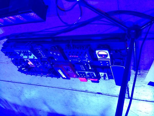 Brynjar Leifsson using Boss Roland RE-20 Space Echo Pedal