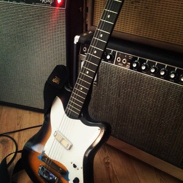 Brynjar Leifsson using Harmony Bobkat Electric Guitar