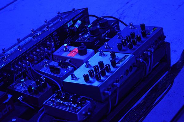 Brynjar Leifsson using MXR M133 Micro Amp