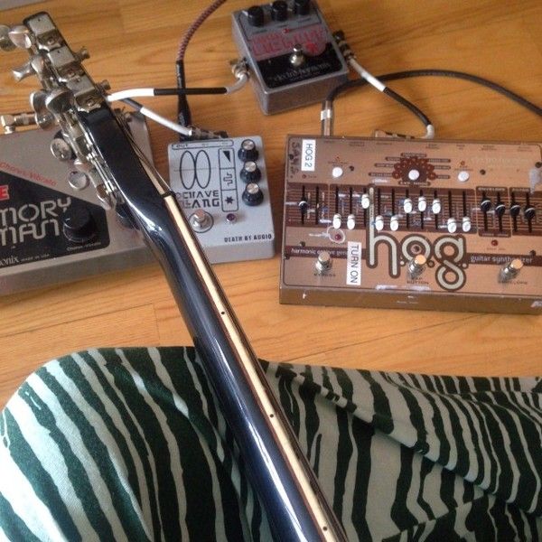 Chris Urbanowicz using Electro-Harmonix Deluxe Memory Man