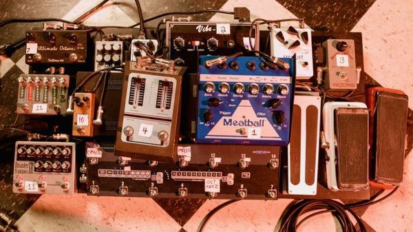 Dan Auerbach using Catalinbread Belle Epoch Deluxe