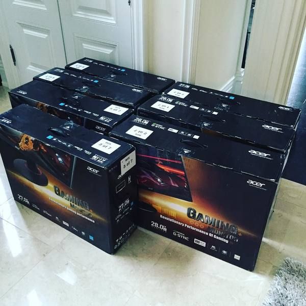 Deadmau5 using "Acer XB270HU 27" 2560x1440 Gaming Widescreen Monitor NVIDIA G-Sync"