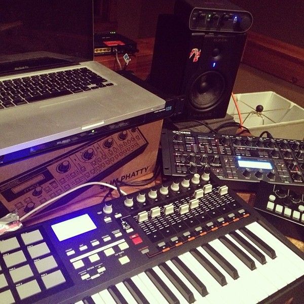 Deorro using Moog Slim Phatty