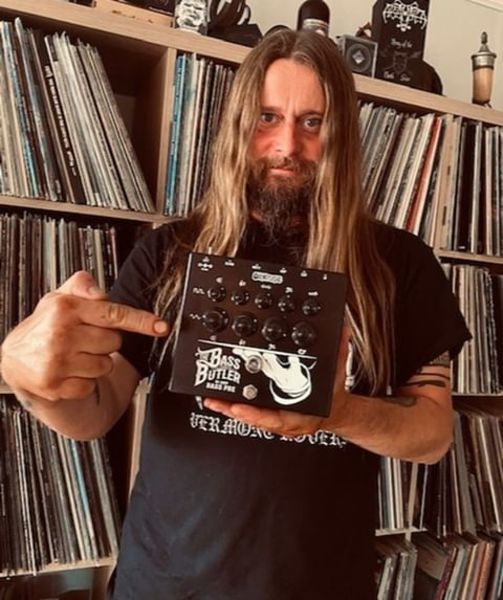 Grutle Kjellson using Orange Bass Butler Bi-amp Bass Preamp