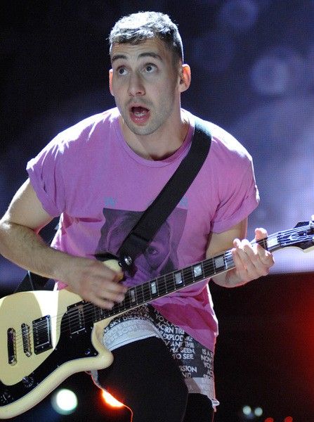 Jack Antonoff using Epiphone Wilshire Phant-o-matic