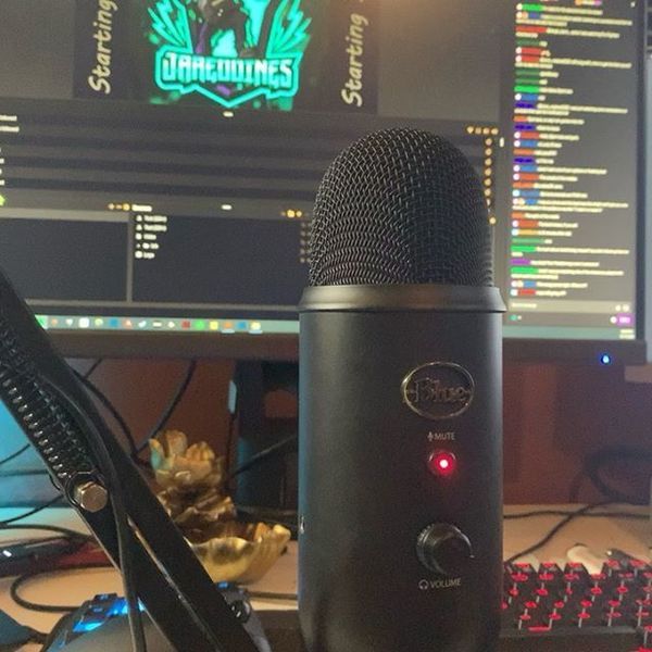 Jared Dines using Blue Yeti Blackout Edition