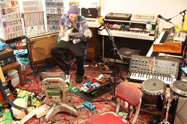 Josh Klinghoffer using D*A*M Colorsound Sola Sound MK 1.5 Vintage Tonebender Fuzz Pedal