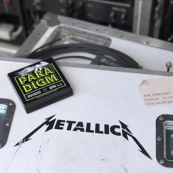 Kirk Hammett using Paradigm Regular Slinky Electric Guitar Strings
