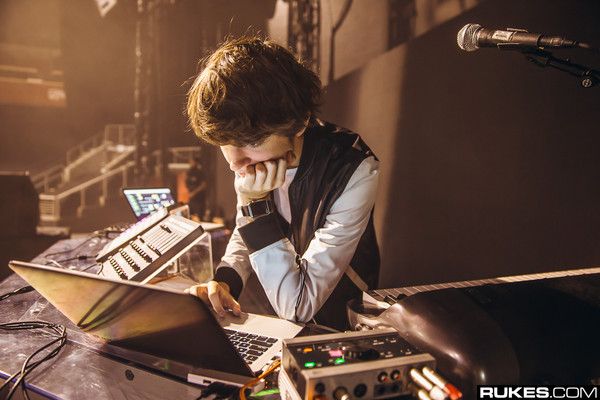 Madeon using Native Instruments Komplete Audio 6 Audio Interface