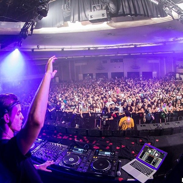 MAKJ using Serato Scratch Live DJ Software