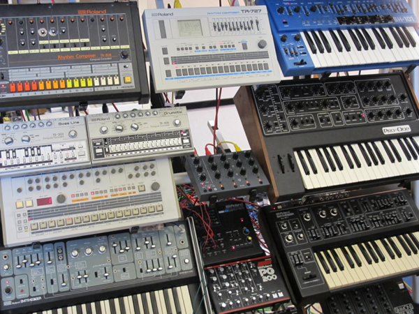 Mathew Jonson using Roland TR-727 Rhythm Composer