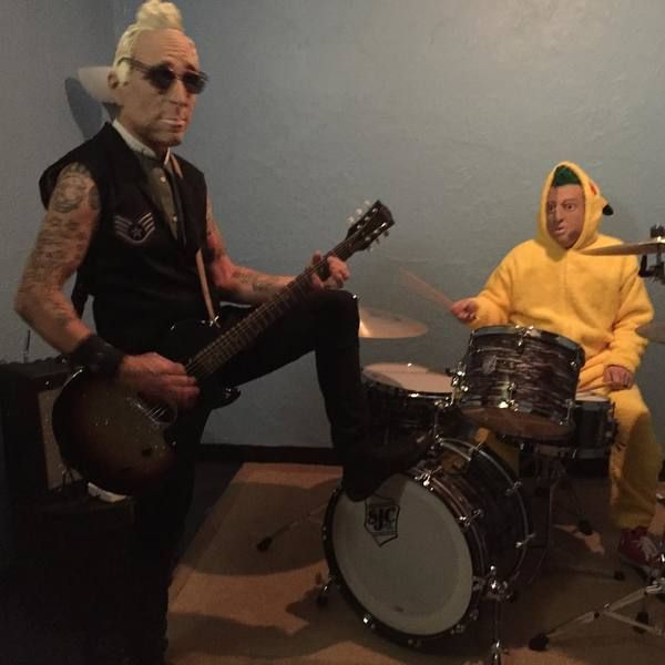 Mike Dirnt using Gibson Les Paul Junior