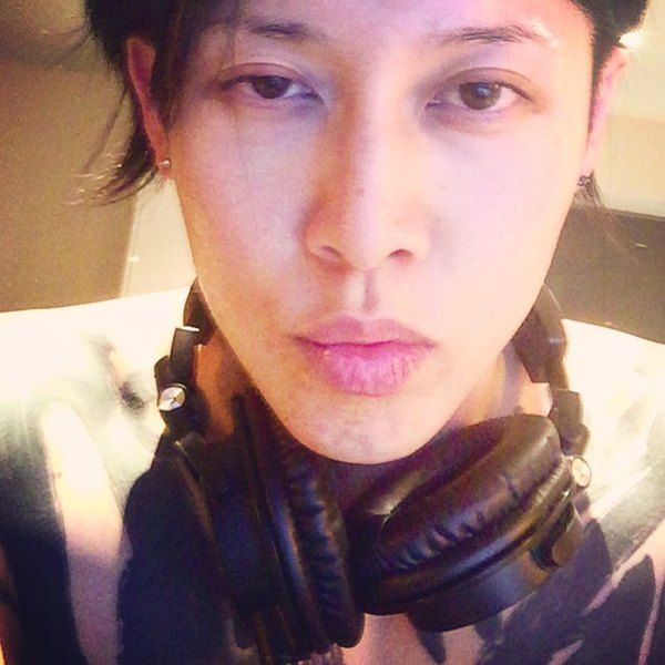 Miyavi using Audio-Technica ATH-M50x Professional Monitor Headphones