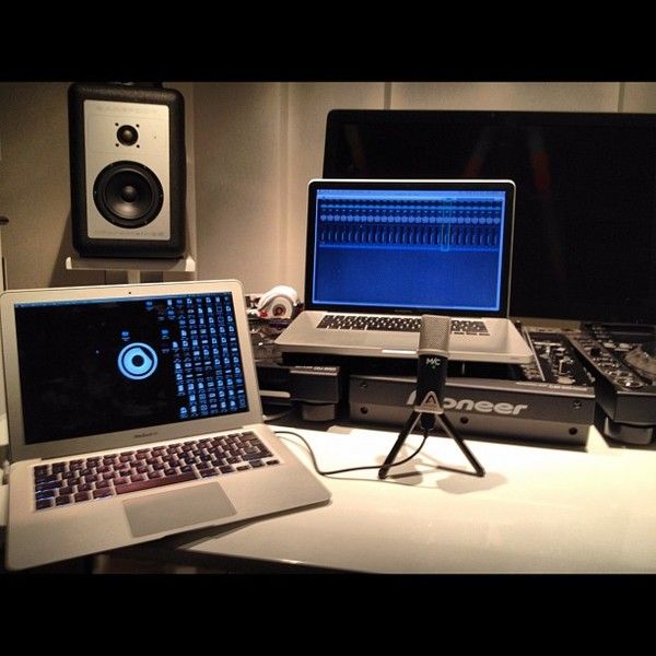 Nicky Romero using Barefoot MicroMain35 Studio Monitor