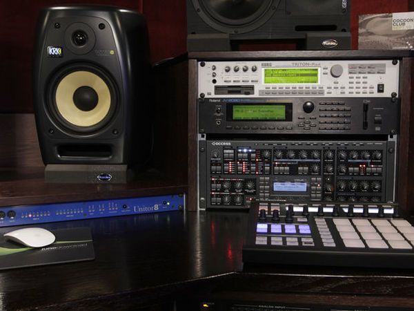 Nicky Romero using Roland JV-2080 Synthesizer Module