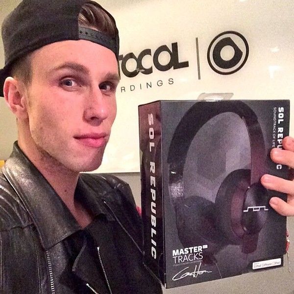 Nicky Romero using SOL Republic Master Tracks XC Calvin Harris-tuned Headphones