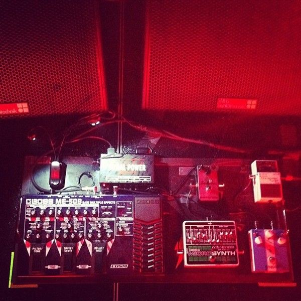 Nikolai Fraiture using Onkart Gromt Grombass Bass Distortion Pedal