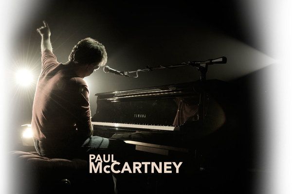 Paul McCartney using "Yamaha DC6A 6'11"" Disklavier Mark III Series Full-Function Conservatory Grand Piano"