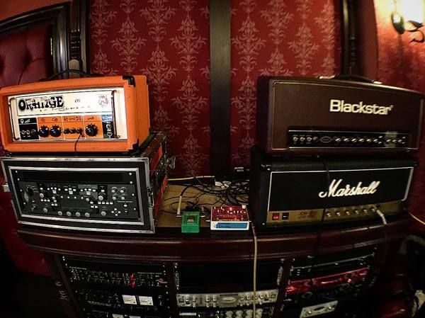 Simon Delaney using Orange Amplifiers OR50 Tube Guitar Amp Head