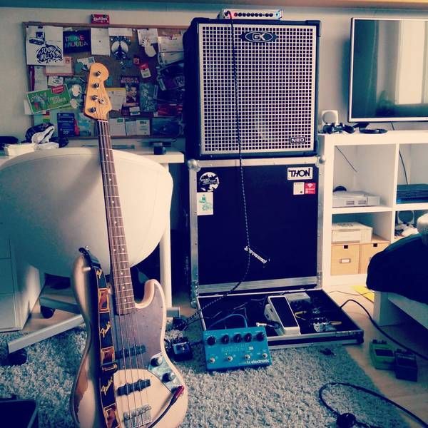 Tom Patchett using Fender Flea Signature Jazz Bass