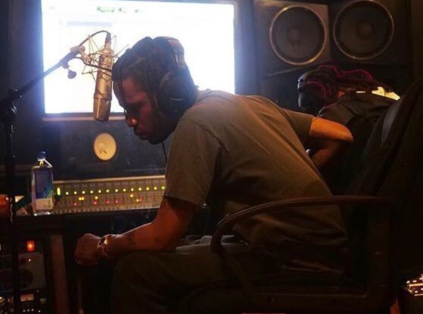 Travis Scott using Neumann U-87 Condenser Microphone